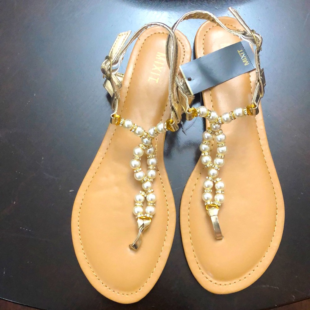 Brand new sandals with pearls
